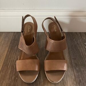 Clarks 9.5 (EUR 41) Women’s Heel Sandals 👡